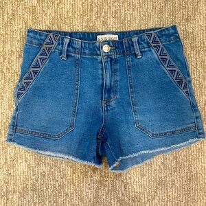 KNOX ROSE DARK WASH DENIM SHORTS WITH POCKET DETAIL